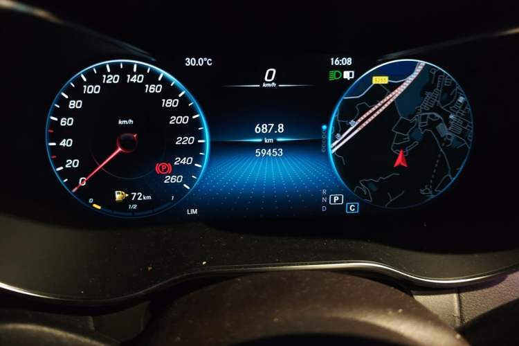 Used Mercedes-Benz GLC 2020 Facelift GLC 260 L 4MATIC Luxury Edition Odometer Close Up