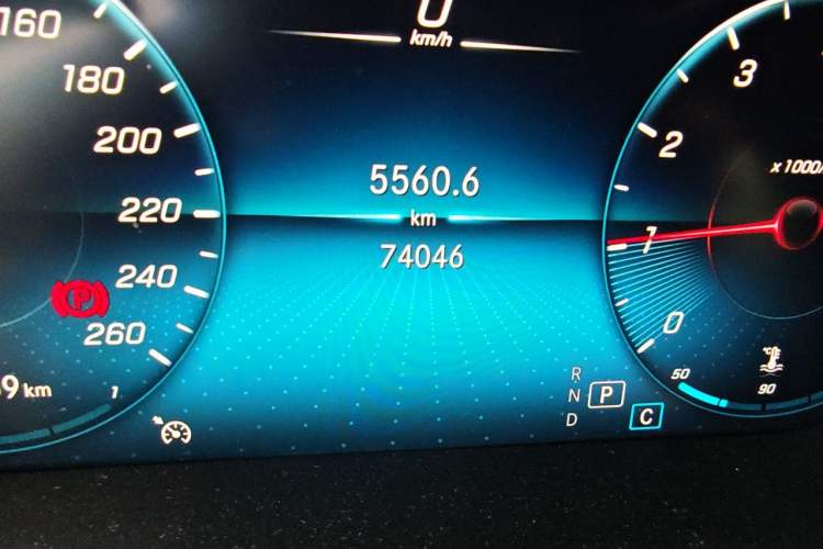 Used Mercedes-Benz GLC 2020 Facelift GLC 260 L 4MATIC Luxury Edition Odometer Close Up