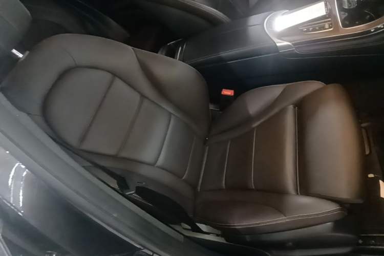 Used Mercedes-Benz GLC 2020 GLC 300 L 4MATIC Dynamic Edition Right Front Seat