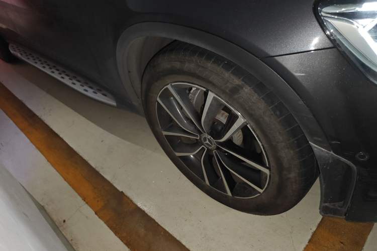 Used Mercedes-Benz GLC 2020 Facelift GLC 260 L 4MATIC Luxury Edition Right Front Wheel Hub