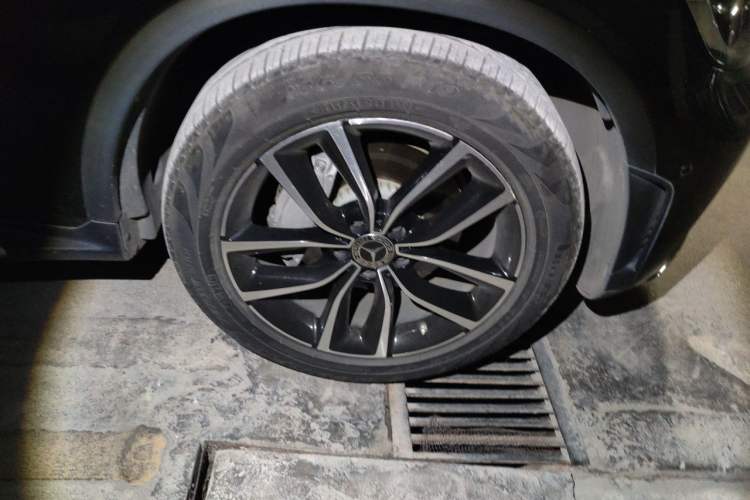 Used Mercedes-Benz GLC 2020 GLC 300 L 4MATIC Dynamic Edition Right Front Wheel Hub