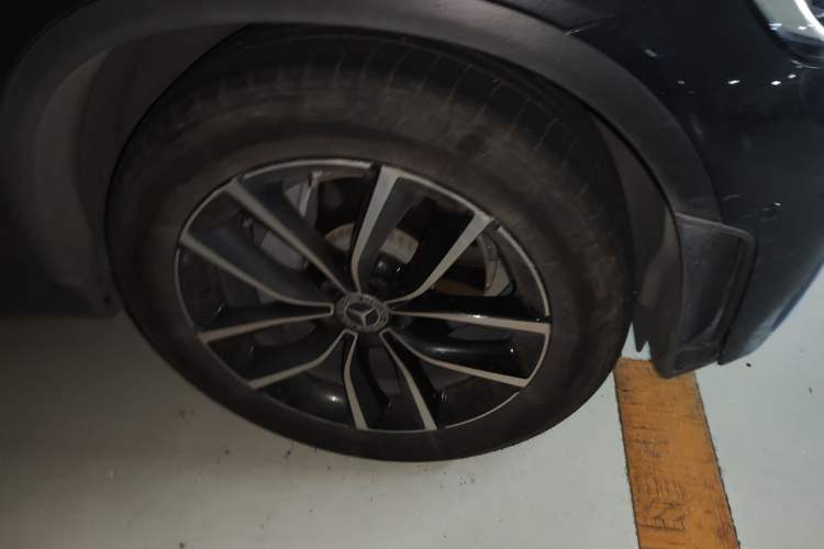 Used Mercedes-Benz GLC 2020 Facelift GLC 260 L 4MATIC Luxury Edition Right Front Wheel Hub