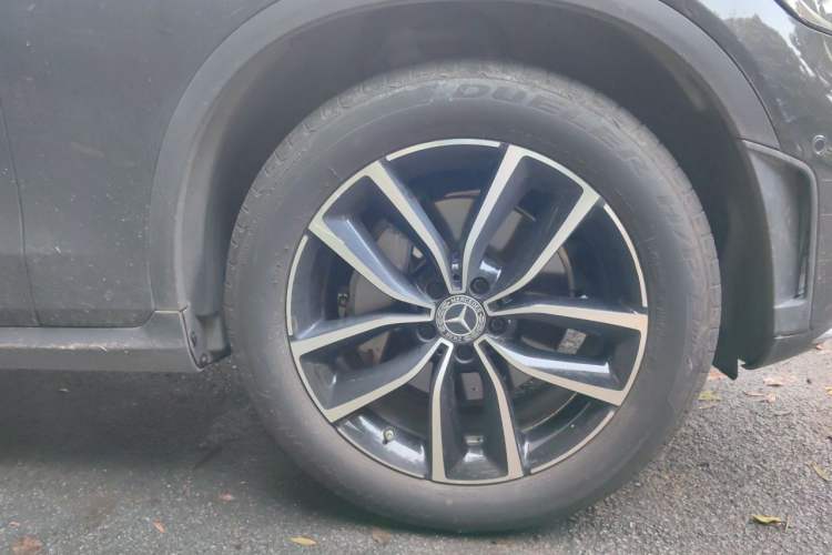 Used Mercedes-Benz GLC 2020 Facelift GLC 260 L 4MATIC Luxury Edition Right Front Wheel Hub