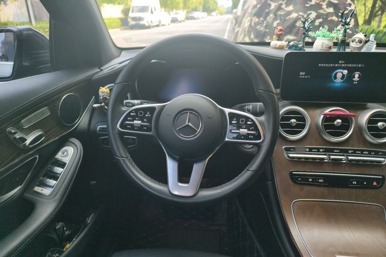 Used Mercedes-Benz GLC 2020 GLC 260 L 4MATIC Luxury Model Steering Wheel