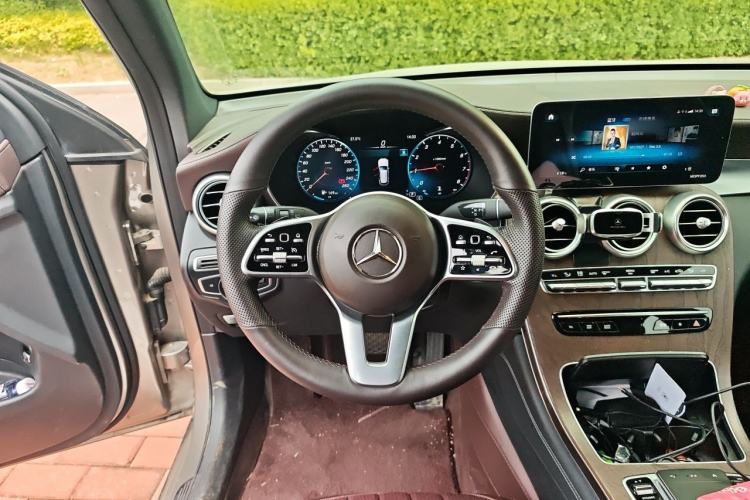 Used Mercedes-Benz GLC 2020 Facelift GLC 260 L 4MATIC Luxury Edition Steering Wheel