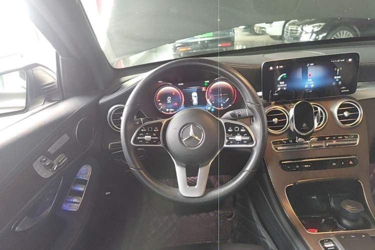 Used Mercedes-Benz GLC 2020 Facelift GLC 300 L 4MATIC Dynamic Edition Steering Wheel