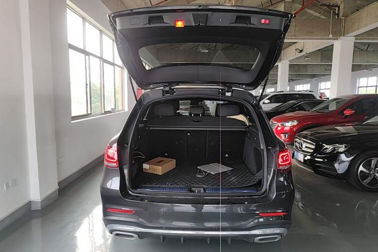 Used Mercedes-Benz GLC 2020 Facelift GLC 300 L 4MATIC Dynamic Edition Trunk
