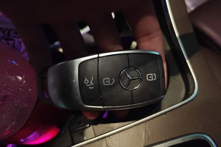 Used Mercedes-Benz GLC 2020 Facelift GLC 260 L 4MATIC Luxury Edition Vehicle Key