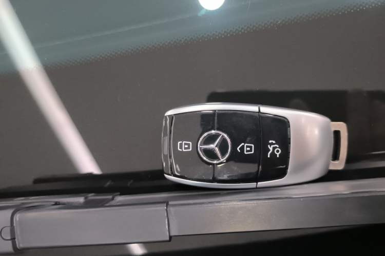 Used Mercedes-Benz GLC 2020 Facelift GLC 260 L 4MATIC Luxury Edition Vehicle Key