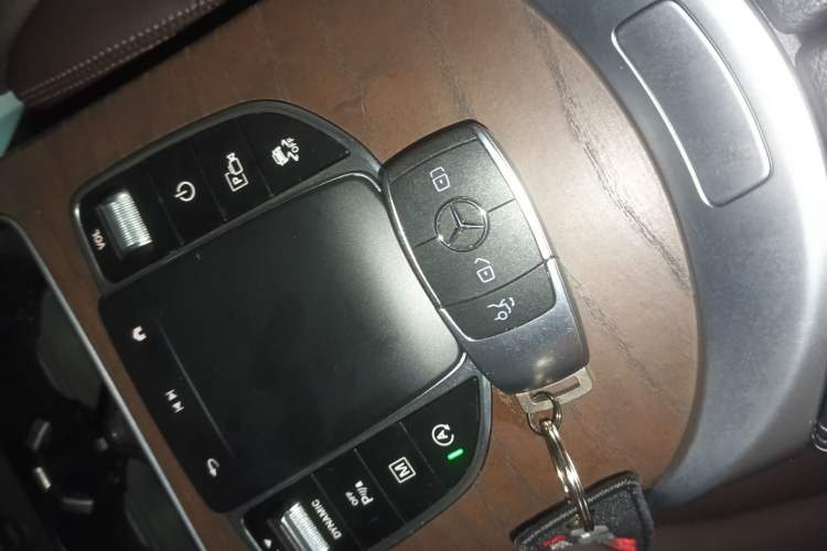 Used Mercedes-Benz GLC 2020 GLC 260 L 4MATIC Luxury Model Vehicle Key