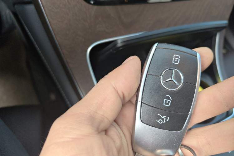 Used Mercedes-Benz GLC 2020 Facelift GLC 260 L 4MATIC Luxury Edition Vehicle Key