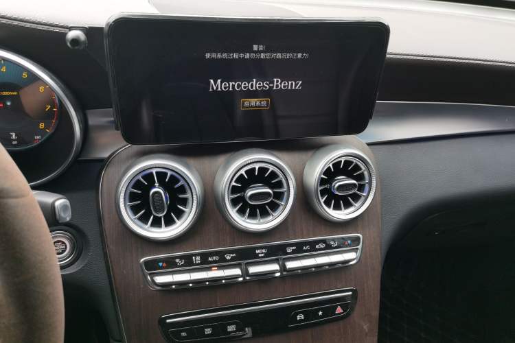 Used Mercedes-Benz GLC 2020 Facelifted GLC 300 L 4MATIC Luxury Edition Audio And AC Panel