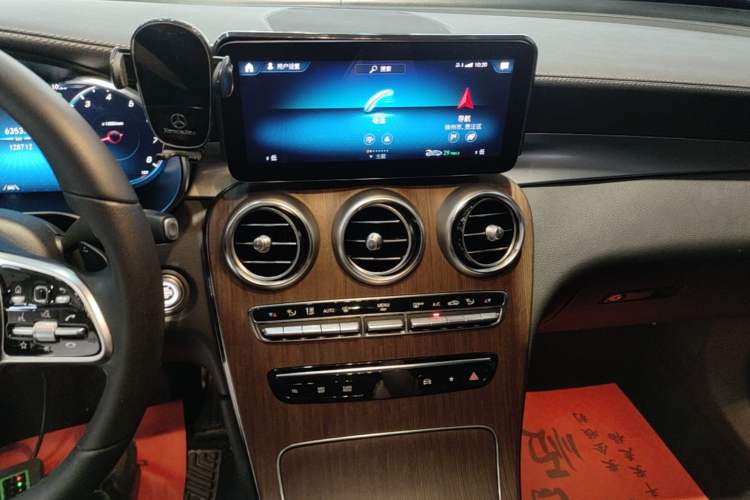 Used Mercedes-Benz GLC 2020 Facelifted GLC 300 L 4MATIC Luxury Edition Audio And AC Panel