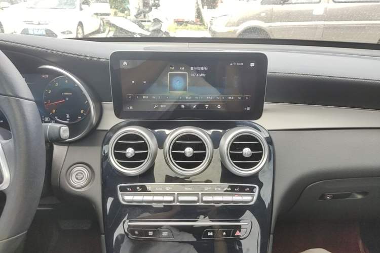 Used Mercedes-Benz GLC 2020 Facelifted GLC 260 L 4MATIC Dynamic Edition Audio And AC Panel
