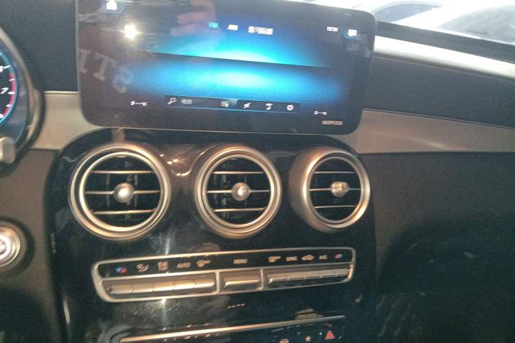Used Mercedes-Benz GLC 2020 Facelifted GLC 260 L 4MATIC Dynamic Edition Audio And AC Panel