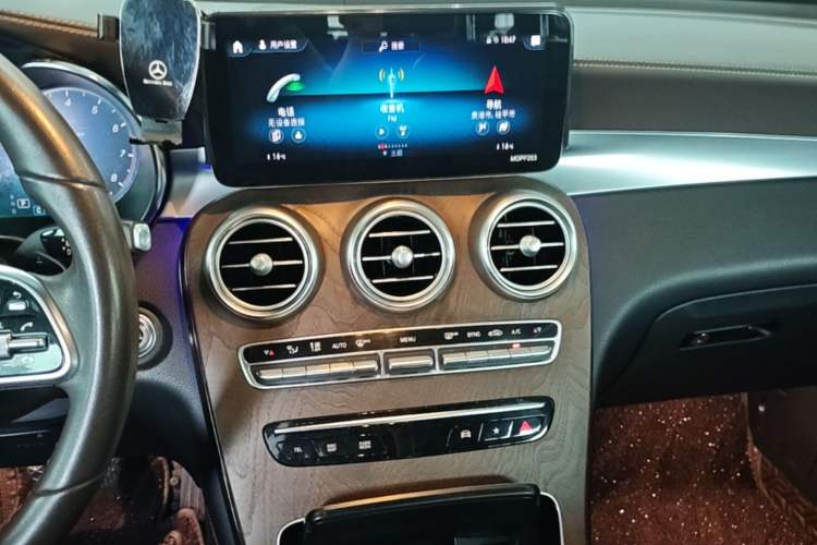 Used Mercedes-Benz GLC 2020 Facelift GLC 260 L 4MATIC Luxury Edition Audio And AC Panel