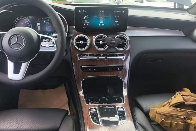 Used Mercedes-Benz GLC 2020 Facelift GLC 300 L 4MATIC Dynamic Edition Audio And AC Panel