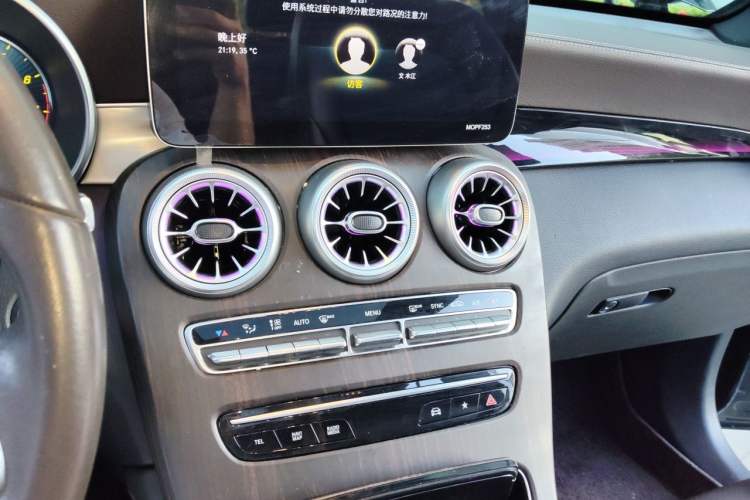 Used Mercedes-Benz GLC 2020 Facelifted GLC 260 L 4MATIC Dynamic Edition Audio And AC Panel