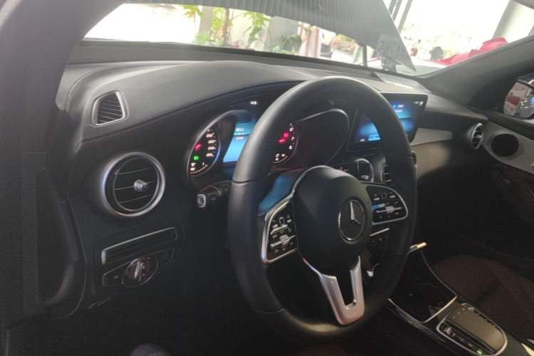 Used Mercedes-Benz GLC 2020 GLC 260 L 4MATIC Dynamic Model Center Console