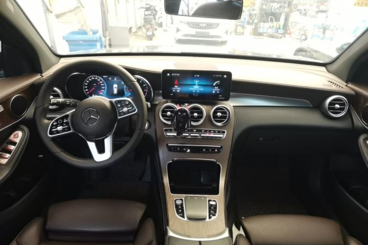 Used Mercedes-Benz GLC 2020 Facelift GLC 300 L 4MATIC Dynamic Edition Center Console