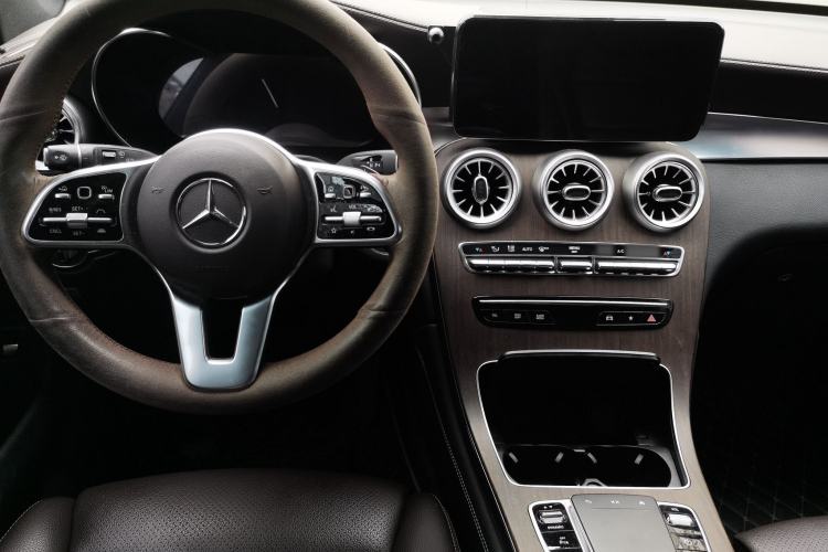 Used Mercedes-Benz GLC 2020 Facelifted GLC 300 L 4MATIC Luxury Edition Center Console