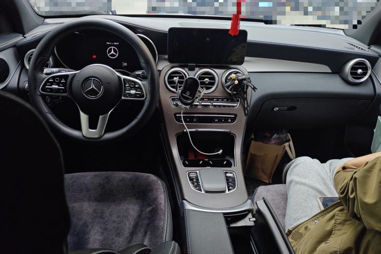 Used Mercedes-Benz GLC 2020 Facelifted GLC 260 L 4MATIC Dynamic Edition Center Console
