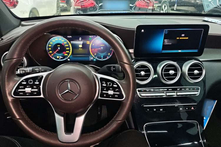 Used Mercedes-Benz GLC 2020 Facelifted GLC 260 L 4MATIC Dynamic Edition Center Console