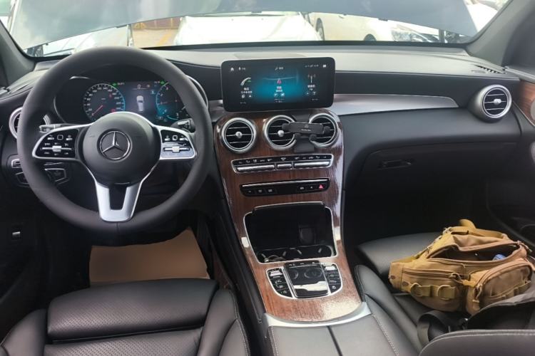 Used Mercedes-Benz GLC 2020 Facelift GLC 300 L 4MATIC Dynamic Edition Center Console