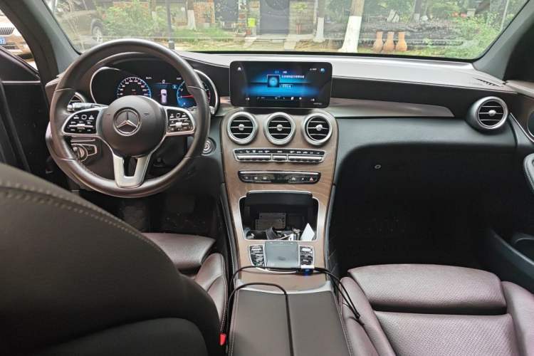 Used Mercedes-Benz GLC 2020 GLC 260 L 4MATIC Luxury Model Center Console