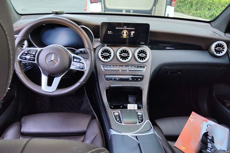 Used Mercedes-Benz GLC 2020 Facelifted GLC 260 L 4MATIC Dynamic Edition Center Console