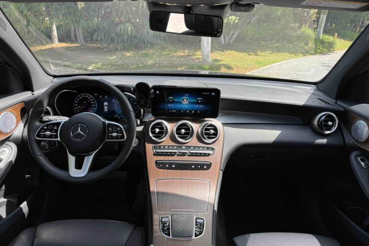 Used Mercedes-Benz GLC 2020 Facelifted GLC 300 L 4MATIC Luxury Edition Exterior 5