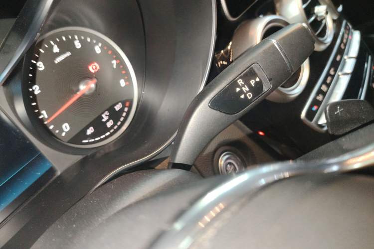 Used Mercedes-Benz GLC 2020 GLC 260 L 4MATIC Dynamic Model Gear Lever