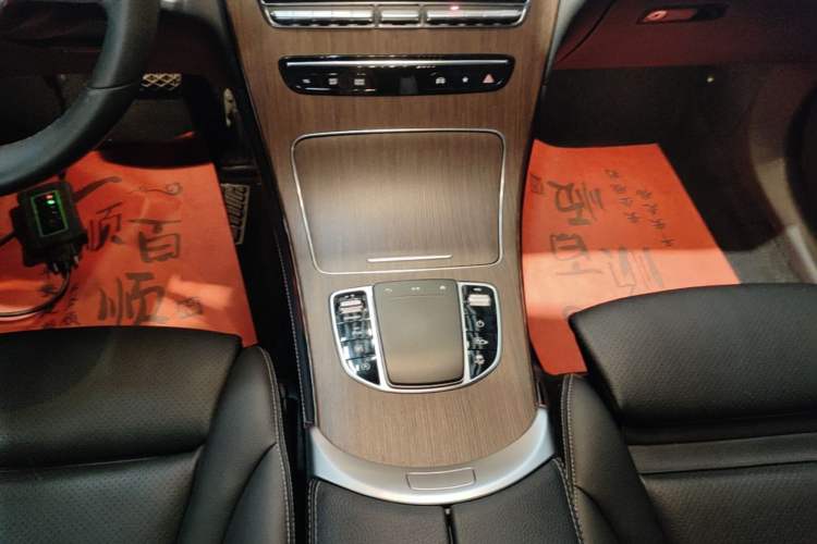 Used Mercedes-Benz GLC 2020 Facelifted GLC 300 L 4MATIC Luxury Edition Gear Lever