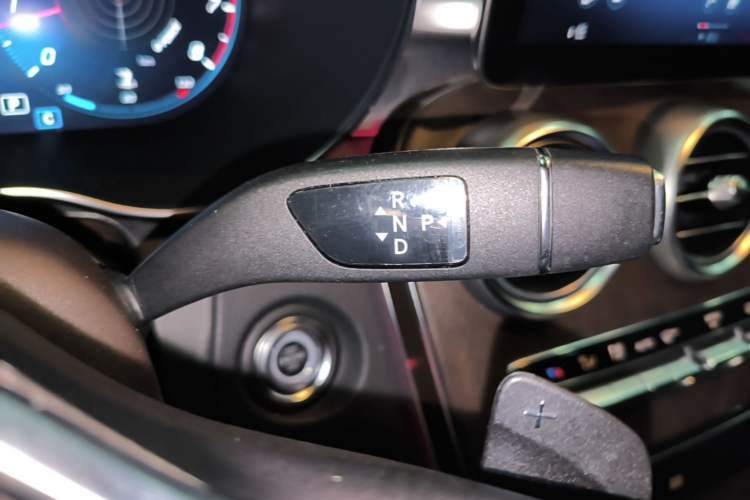 Used Mercedes-Benz GLC 2020 Facelift GLC 260 L 4MATIC Luxury Edition Gear Lever