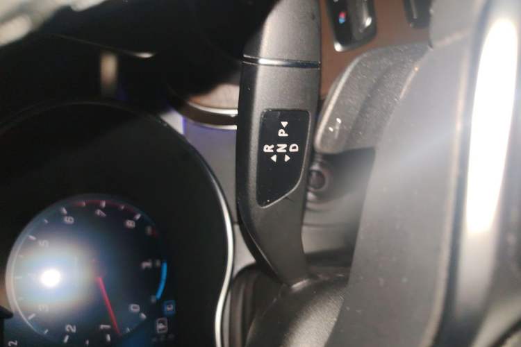 Used Mercedes-Benz GLC 2020 GLC 300 L 4MATIC Dynamic Edition Gear Lever
