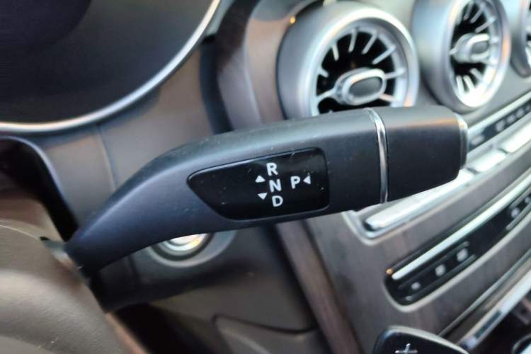 Used Mercedes-Benz GLC 2020 Facelifted GLC 260 L 4MATIC Dynamic Edition Gear Lever