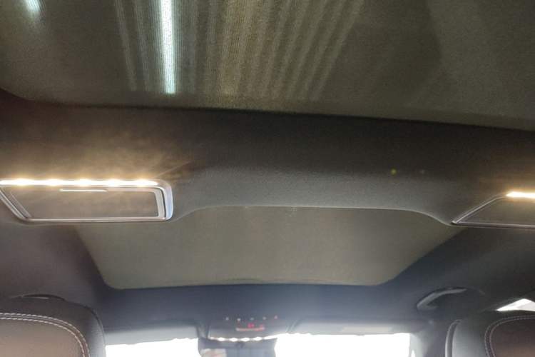Used Mercedes-Benz GLC 2020 Facelifted GLC 300 L 4MATIC Luxury Edition Headliner