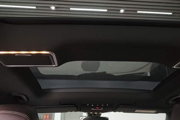 Used Mercedes-Benz GLC 2020 Facelift GLC 260 L 4MATIC Luxury Edition Headliner