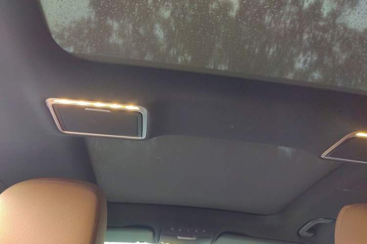 Used Mercedes-Benz GLC 2020 Facelift GLC 260 L 4MATIC Luxury Edition Headliner