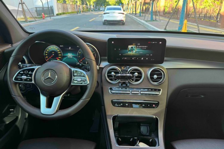 Used Mercedes-Benz GLC 2020 GLC 260 L 4MATIC Luxury Model Interior 2