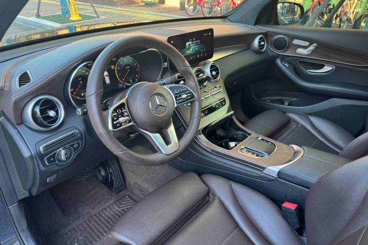 Used Mercedes-Benz GLC 2020 GLC 260 L 4MATIC Luxury Model Interior 3