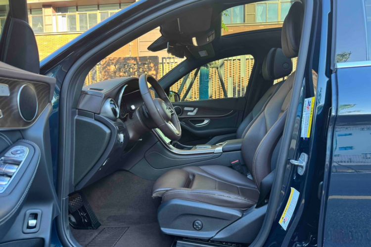 Used Mercedes-Benz GLC 2020 GLC 260 L 4MATIC Luxury Model Interior 5