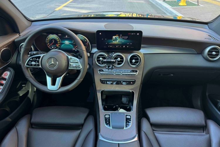Used Mercedes-Benz GLC 2020 GLC 260 L 4MATIC Luxury Model Interior 6