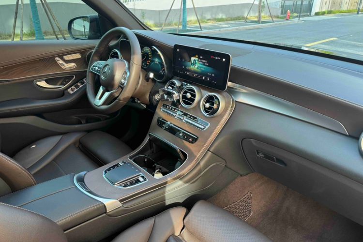 Used Mercedes-Benz GLC 2020 GLC 260 L 4MATIC Luxury Model Interior 9