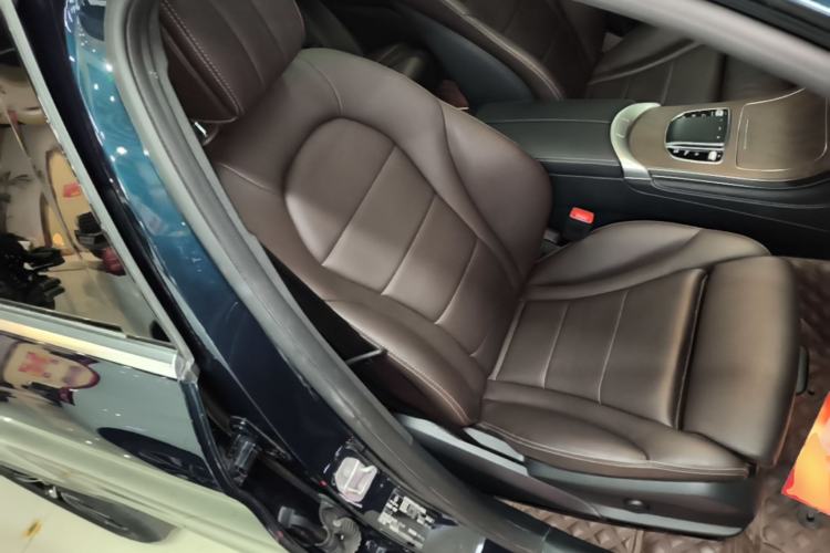 Used Mercedes-Benz GLC 2020 Facelift GLC 260 L 4MATIC Luxury Edition Right Front Seat