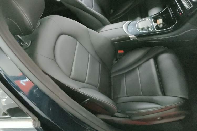 Used Mercedes-Benz GLC 2020 GLC 260 L 4MATIC Dynamic Model Right Front Seat