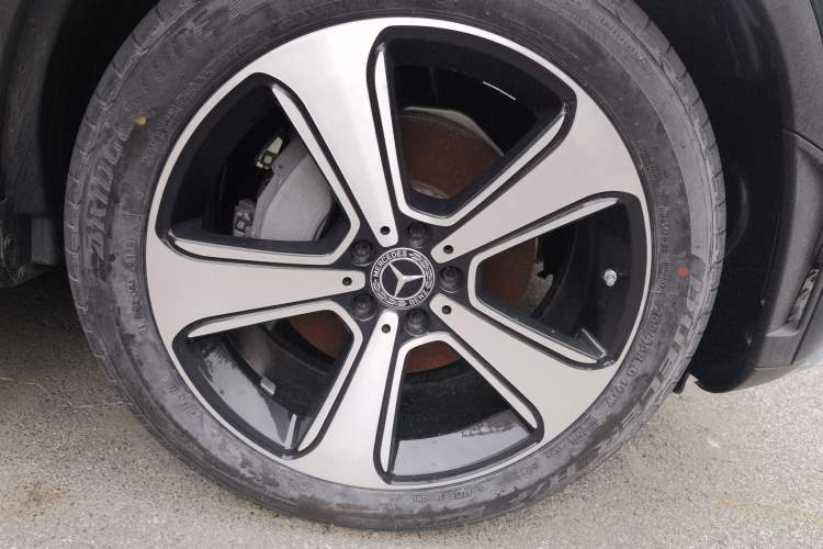 Used Mercedes-Benz GLC 2020 Facelifted GLC 300 L 4MATIC Luxury Edition Right Front Wheel Hub