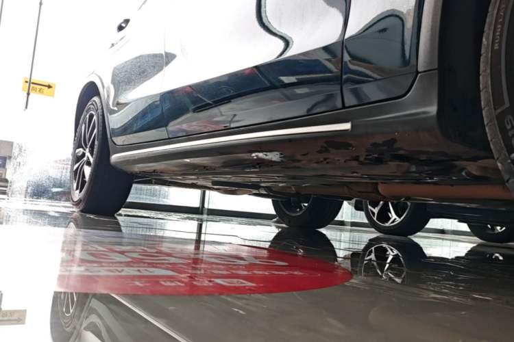 Used Mercedes-Benz GLC 2020 Facelift GLC 260 L 4MATIC Luxury Edition Right Side Sill