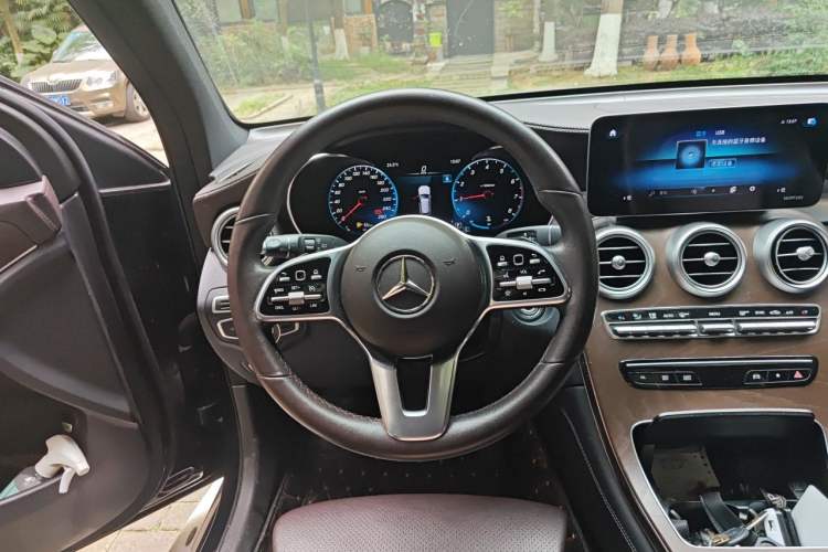 Used Mercedes-Benz GLC 2020 GLC 260 L 4MATIC Luxury Model Steering Wheel