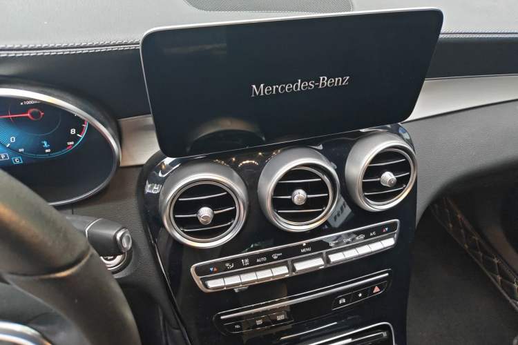 Used Mercedes-Benz GLC 2020 GLC 300 L 4MATIC Dynamic Edition Audio And AC Panel
